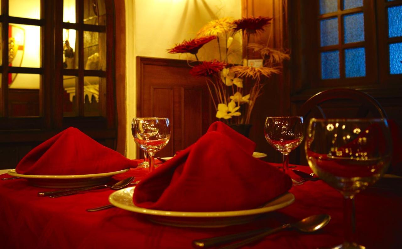 Hotel Ambassador Quito Extérieur photo