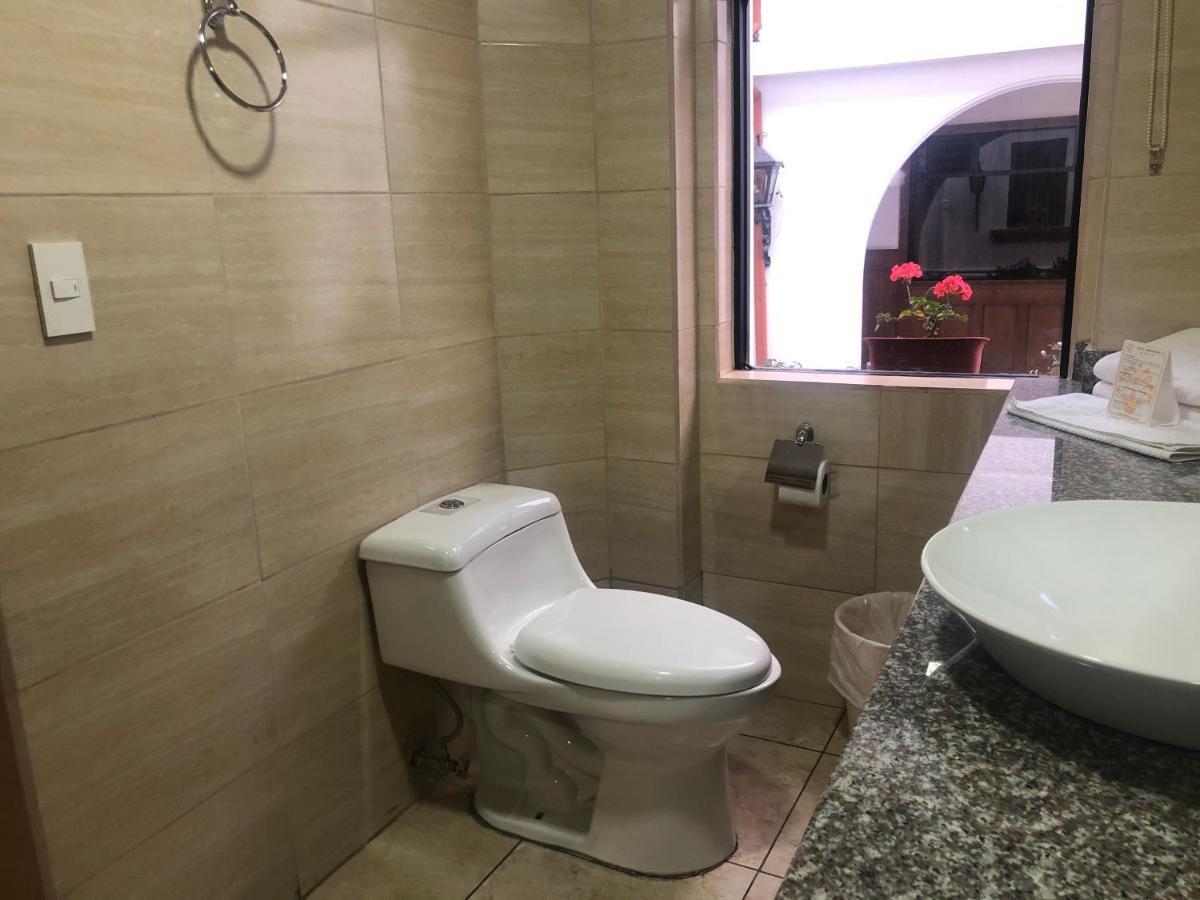 Hotel Ambassador Quito Extérieur photo