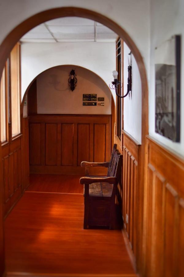 Hotel Ambassador Quito Extérieur photo