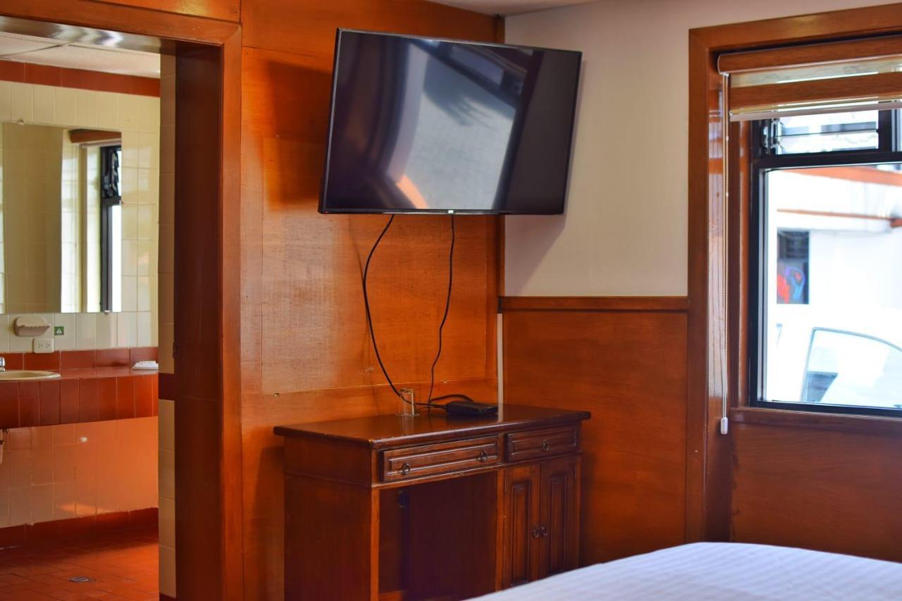 Hotel Ambassador Quito Extérieur photo